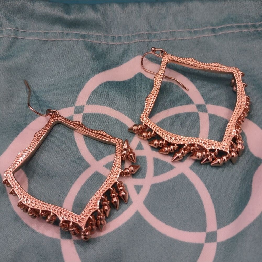 EUC Kendra Scott Lacy Drop Earrings Rose Gold - Picture 2 of 12